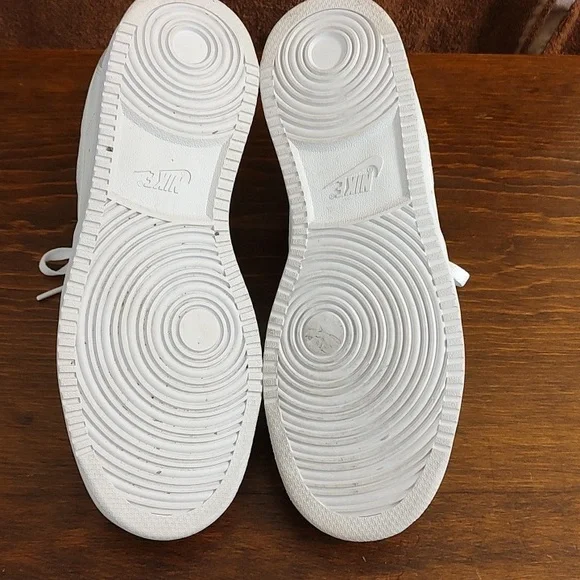 Nike White Lace-Up Sneakers Women's Size 10.5, Like New!!! Worn Once. - Picture 8 of 8